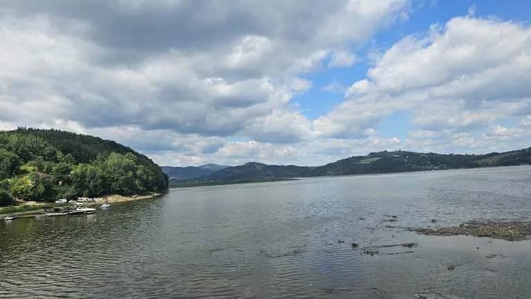 Najlepsze trasy rowerowe wokół jeziora rożnowskiego, które musisz znać